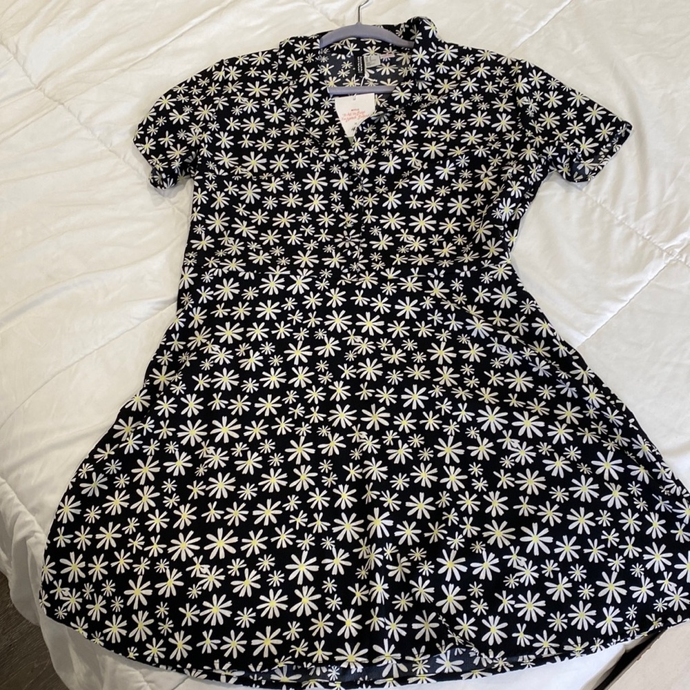 Mini floral dress in perfect condition with price tags on it from H&M!